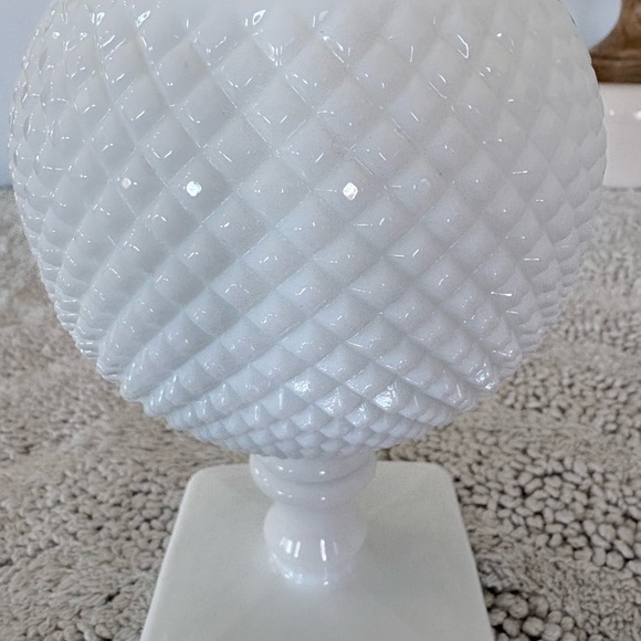 VINTAGE Milk Glass Ball Vase Westmoreland Ivy English Hobnail Pedestal NO FLAWS! - Picture 7 of 14